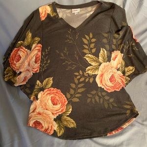 Lularoe V-neck top with batwing sleeves Size S gray with roses